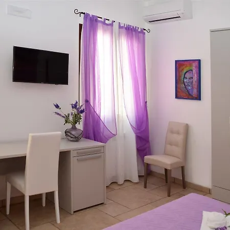 Anemos Oda ve Kahvaltı 4*