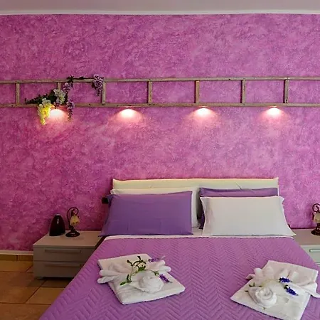 Couette-café Anemos 4*